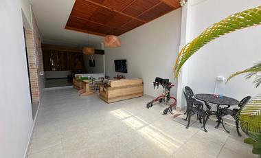 Casa gigante en el barrio caudal