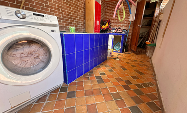 Casa gigante en el barrio caudal