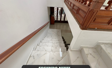 Casa gigante en el barrio caudal