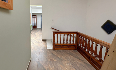 Casa gigante en el barrio caudal