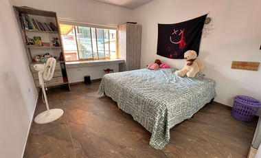 Casa gigante en el barrio caudal