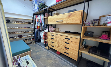 Casa gigante en el barrio caudal