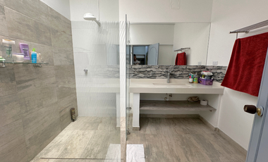 Casa gigante en el barrio caudal