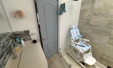 Casa gigante en el barrio caudal