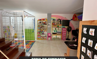 Casa gigante en el barrio caudal