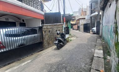 Rumah Masuk Gang, 300 Meter Ke Jalan Asem Baris Raya