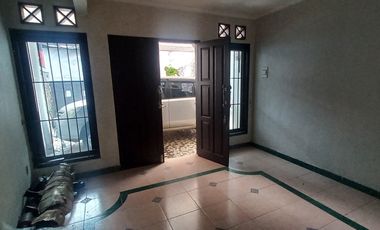 Rumah Masuk Gang, 300 Meter Ke Jalan Asem Baris Raya