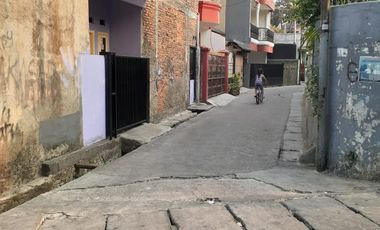 Rumah Masuk Gang, 300 Meter Ke Jalan Asem Baris Raya