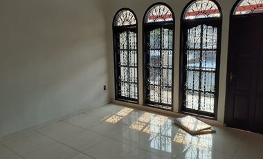 Rumah Masuk Gang, 300 Meter Ke Jalan Asem Baris Raya
