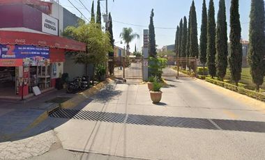 ¡EXCELENTE OPORTUNIDAD!!!  EN  PARQUES DE SANTA CRUZ DEL VALLE TLAQUEPAQUE, JAL.