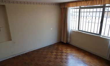 Venta de casa rentera de 3 pisos en La Alemania.