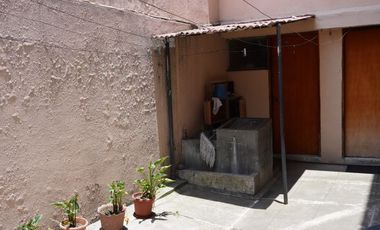 Venta de casa rentera de 3 pisos en La Alemania.