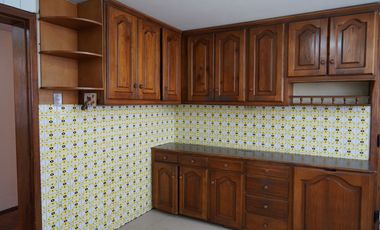 Venta de casa rentera de 3 pisos en La Alemania.