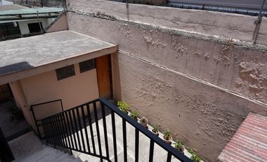 Venta de casa rentera de 3 pisos en La Alemania.