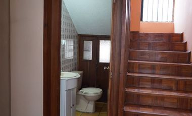 Venta de casa rentera de 3 pisos en La Alemania.