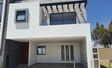 casa en venta de 3 recamaras en Recta a Cholula, residencial privado