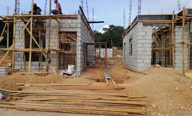 2-bedroom Townhouse with Parking House and Lot for sale in Mariveles Bataan