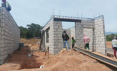 2-bedroom Townhouse with Parking House and Lot for sale in Mariveles Bataan