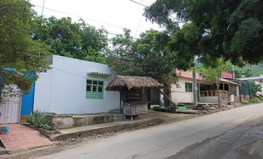 CASA/LOCAL COMERCIAL A UNA CUADRA DE LA PLAYA EN TAGANGA COLOMBIA