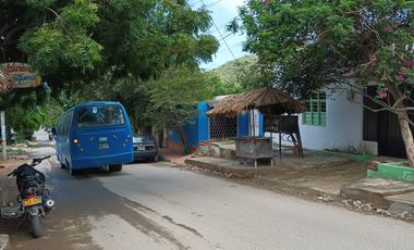 CASA/LOCAL COMERCIAL A UNA CUADRA DE LA PLAYA EN TAGANGA COLOMBIA