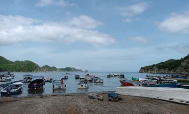 CASA/LOCAL COMERCIAL A UNA CUADRA DE LA PLAYA EN TAGANGA COLOMBIA
