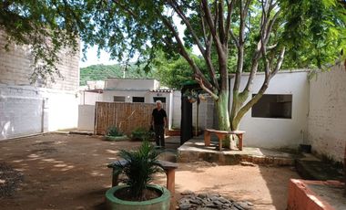 CASA/LOCAL COMERCIAL A UNA CUADRA DE LA PLAYA EN TAGANGA COLOMBIA
