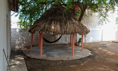 CASA/LOCAL COMERCIAL A UNA CUADRA DE LA PLAYA EN TAGANGA COLOMBIA