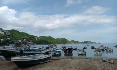 CASA/LOCAL COMERCIAL A UNA CUADRA DE LA PLAYA EN TAGANGA COLOMBIA