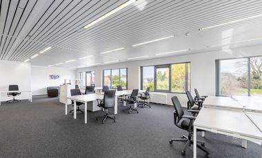 Book open plan office space for businesses of all sizes in Regus Park Centrale