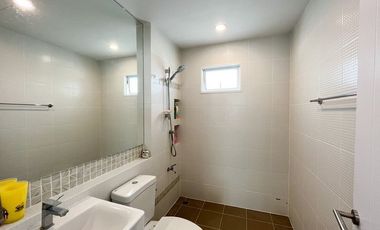 House for sale, Kanasiri Bangna, in Soi ABAC Bangna University, new house, less than 2 years.