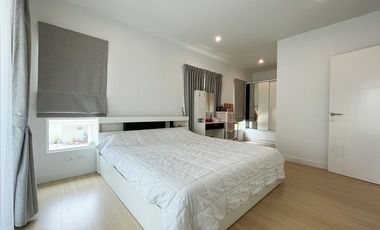 House for sale, Kanasiri Bangna, in Soi ABAC Bangna University, new house, less than 2 years.