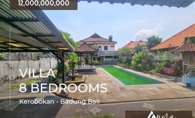 Dijual bangunan villa lama 2 lantai 8 bedrooms lokasi di Kerobokan Badung