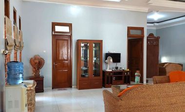 Rumah Mewah Halaman Luas dekat Jalan Kaliurang