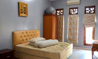 Rumah Mewah Halaman Luas dekat Jalan Kaliurang