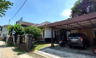 Rumah Mewah Halaman Luas dekat Jalan Kaliurang