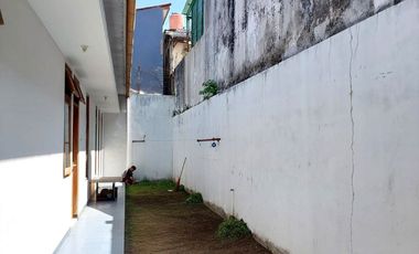Rumah Mewah Halaman Luas dekat Jalan Kaliurang