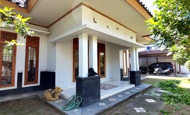 Rumah Mewah Halaman Luas dekat Jalan Kaliurang