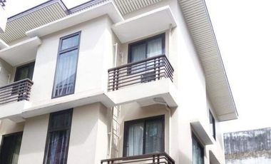 TOWNHOUSE FOR SALE IN STA. ANA, MANILA