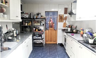 Amplia Casa Terreno Plano A Pasos De Av Las Condes