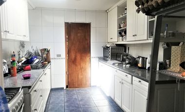 Amplia Casa Terreno Plano A Pasos De Av Las Condes