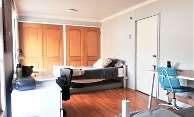 Amplia Casa Terreno Plano A Pasos De Av Las Condes