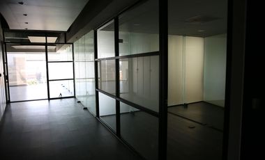 Oficina en renta con acabados de Lujo en Angelópolis Puebla, ideal para corporativo.