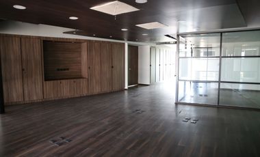 Oficina en renta con acabados de Lujo en Angelópolis Puebla, ideal para corporativo.