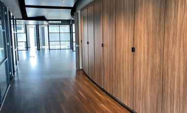 Oficina en renta con acabados de Lujo en Angelópolis Puebla, ideal para corporativo.