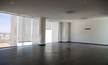 Oficina en renta con acabados de Lujo en Angelópolis Puebla, ideal para corporativo.