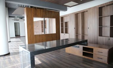 Oficina en renta con acabados de Lujo en Angelópolis Puebla, ideal para corporativo.