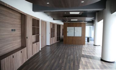 Oficina en renta con acabados de Lujo en Angelópolis Puebla, ideal para corporativo.