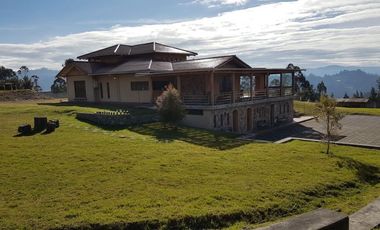 Lujosa casa amoblada en alquiler a 15 minutos de Ricaurte