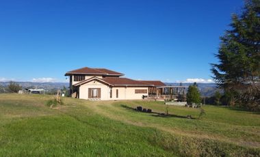 Lujosa casa amoblada en alquiler a 15 minutos de Ricaurte