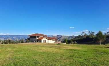Lujosa casa amoblada en alquiler a 15 minutos de Ricaurte